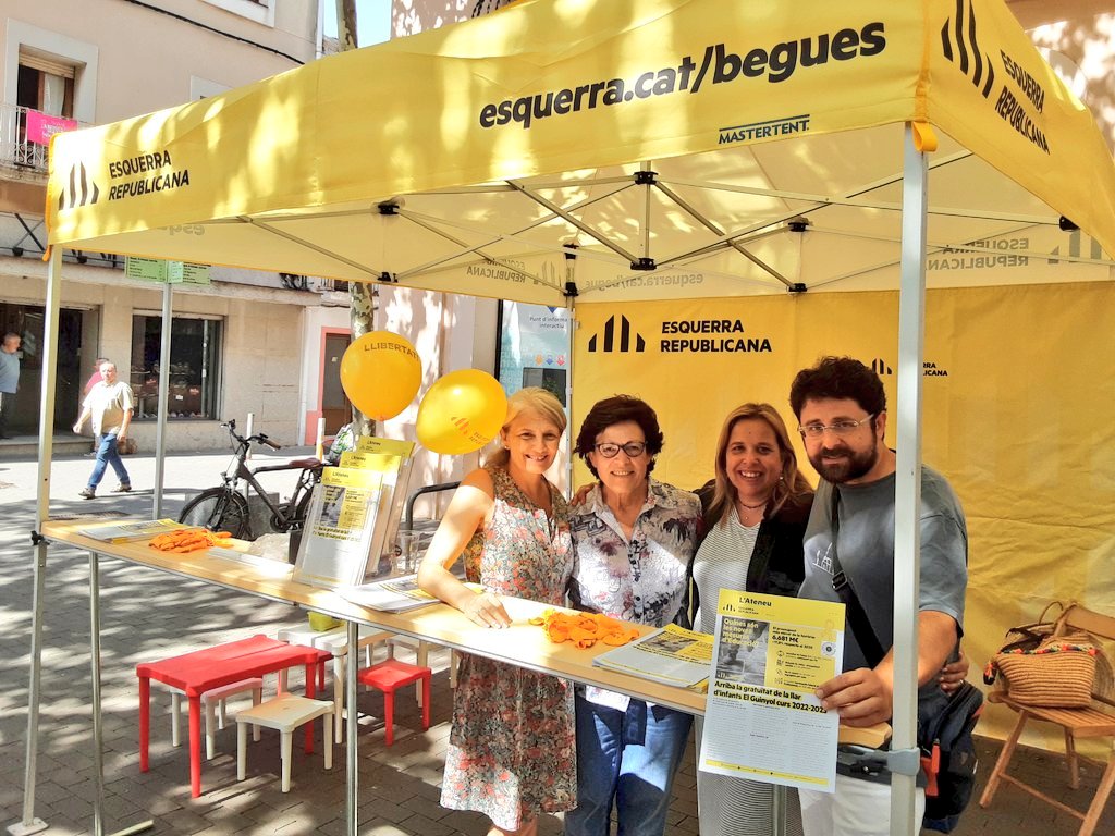 Esquerra_Begues's tweet photo. 😁 Avui diumenge som davant del Petit Casal!
Vine a recollir  L'Altaveu, butlletí d'actualitat política de #Begues #Baixllobregat #AlCostatDeLaGent #EscrivimElFutur 

📰https://t.co/c2s06YXJmO
Ep! Que tingueu un molt bon estiu 💛💫 https://t.co/7b0vKE7G3m https://t.co/hbYbWKpQoo
