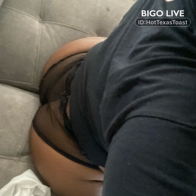 WanieShowtime's tweet photo. Come and see #make friends Pull up &amp; Eat up🫦🎁🍫 streaming live on #BIGOLIVE and make new friends! 
https://t.co/IgDgGjtYn3 https://t.co/m6yopgD4m7