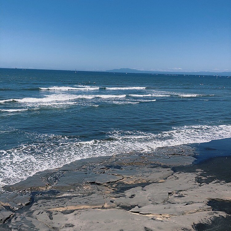 flashlpoint's tweet image. @鎌倉七里が浜　峰横　潮引き始め腰前後🌊
今日はサーファーみんなで一斉にビーチクリーンデイ🙆‍♂️
海に感謝しましょう🙏