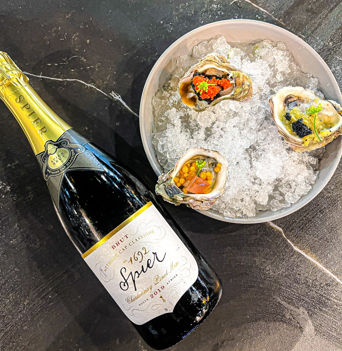 GLAMFOODIE OYSTERS & MCC MASTERCLASS  Done & Dusted 🥂🦪💫

Thanks to @decorexSA & @SamsungSA for having me. Let’s do it again next year! 

Thanks to our sponsors @SpierWineFarm, @Mandla_MaWine, @BlackMambaFood 

#DECOREXAFRICA #SAMSUNGBESPOKE