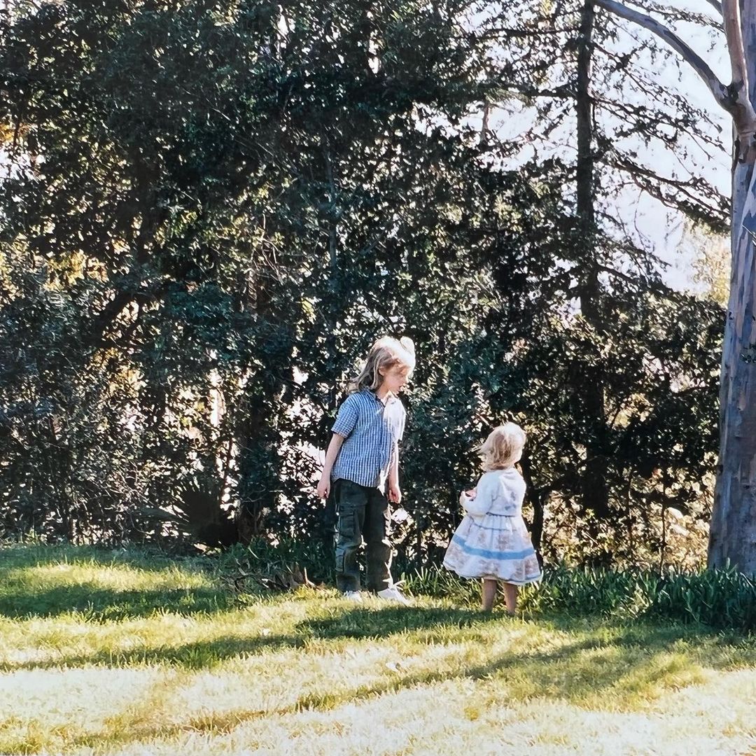"Feliz aniversário para o meu melhor amigo, você faz com que valha a pena viver." — Billie Eilish via Instagram. ❤️