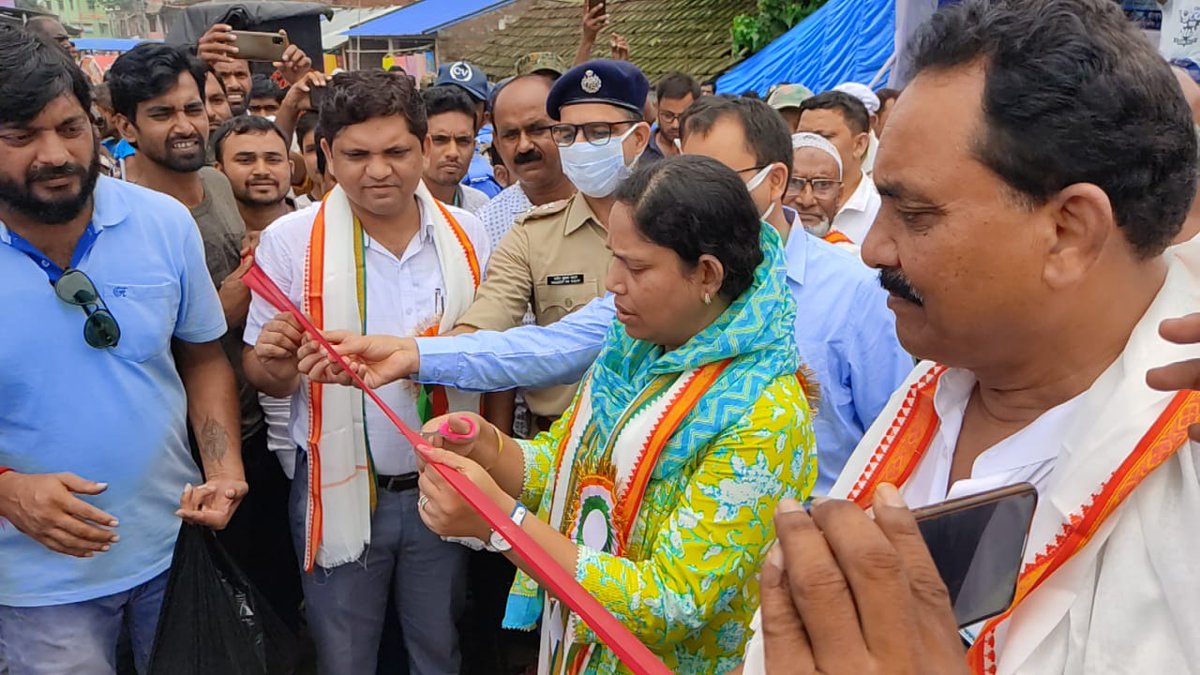 mla52sabina's tweet photo. পশ্চিমবঙ্গ সরকারের মাননীয়া মুখ্যমন্ত্রী @MamataOfficial অনুপ্রেরণায় উত্তরবঙ্গ উন্নয়ন দপ্তর থেকে আজ চাঁচল 2 ব্লকে 3 কোটি টাকা ব্যয়ে 10টি কাজের শুভ সূচনা অনুষ্ঠানে উপস্থিত আমরা।
#Devlopment #EgiyeBangla #NBDD https://t.co/mIOtjKkai7