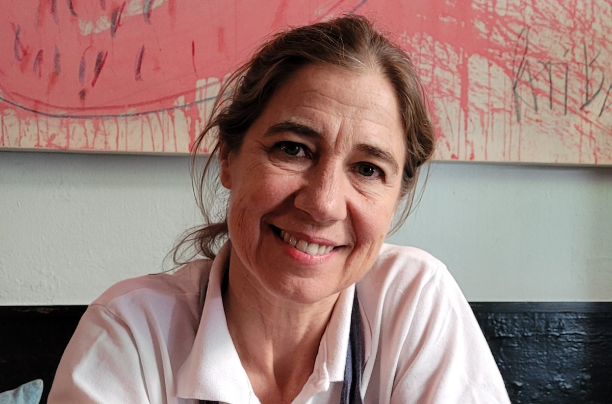 Entrevistem a Ada Parellada, cuinera i propietària del restaurant Semproniana. Abans de marxar de vacances Marina Tovar Martin i Anaís Díaz Murillo conversen amb Ada Parellada.
Una entrevista entranyable!! 
Podeu llegir-la a: lnkd.in/d_bXgv9k
Molt bon estiu a totes!!!