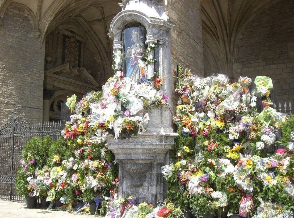 IGarcia_Calvo's tweet photo. 5/5 y FIN.

Desde entonces, cada 5 de agosto los vitorianos no hemos dejado de demostrar a #LaBlanca nuestro cariño, a ritmo de #txistu, #tamboril, #aurreskus de honor y ramos de #flores 🌷 🌺 https://t.co/POikPCaCp5