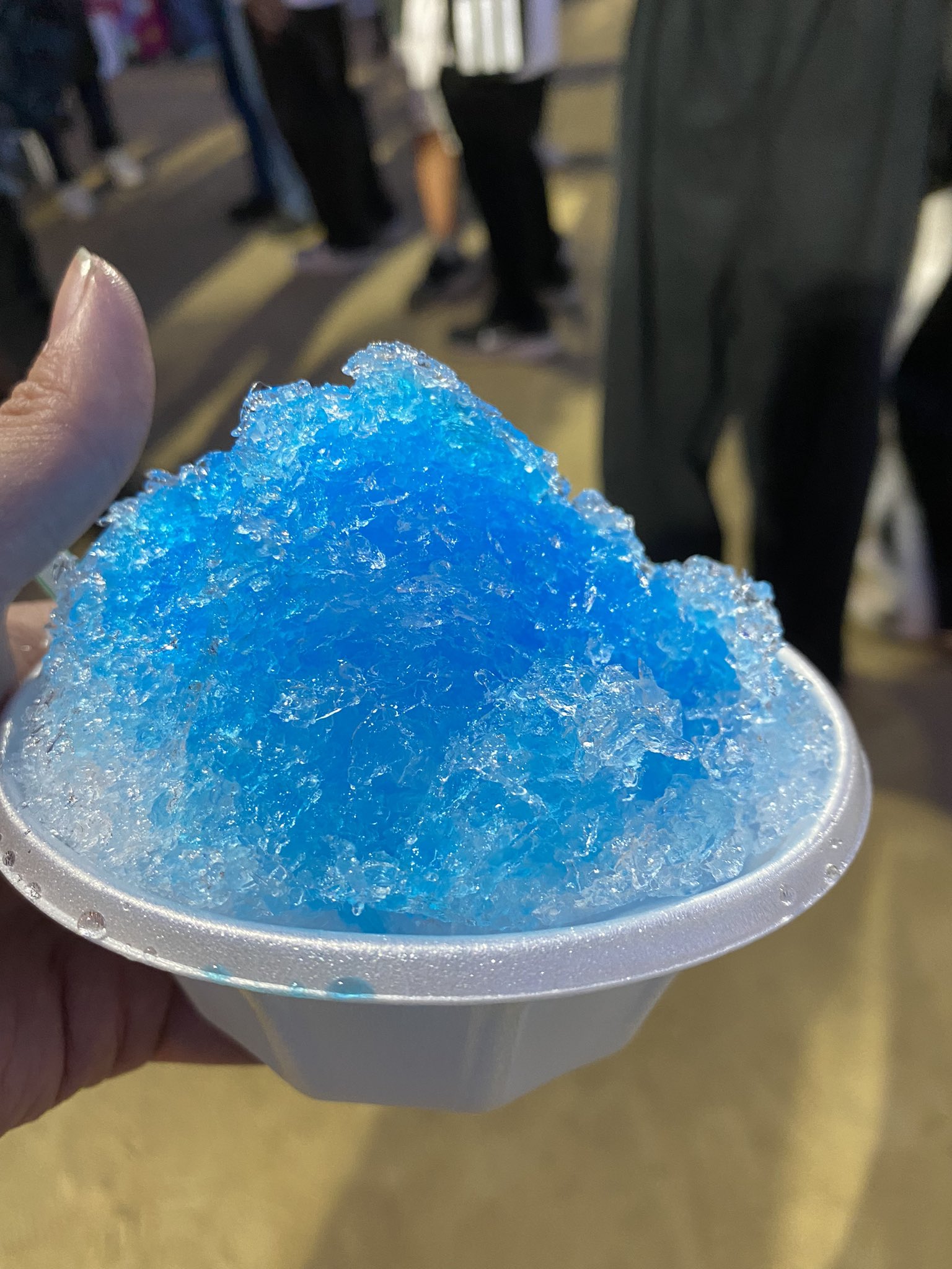 ϯϯｍｅａϯϯ 夏祭りで定番のかき氷 ブルーハワイ味にしました どれも同じ味だけどねw 暑い日に食べると涼しいよね T Co 771s3eavcg Twitter