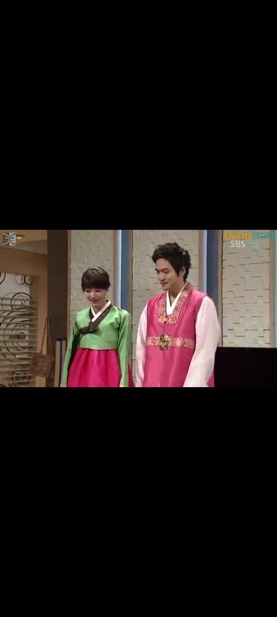 Fifi1700's tweet photo. To watch him in a family drama, doing post wedding traditions is a #WelcomeToWeddingHell stan dream come true😍❤️Im loving this couple😭😍
#LeeJinWook #LeeJinUk #CityOfGlass #GlassCastle https://t.co/qoZ8OzF4a6