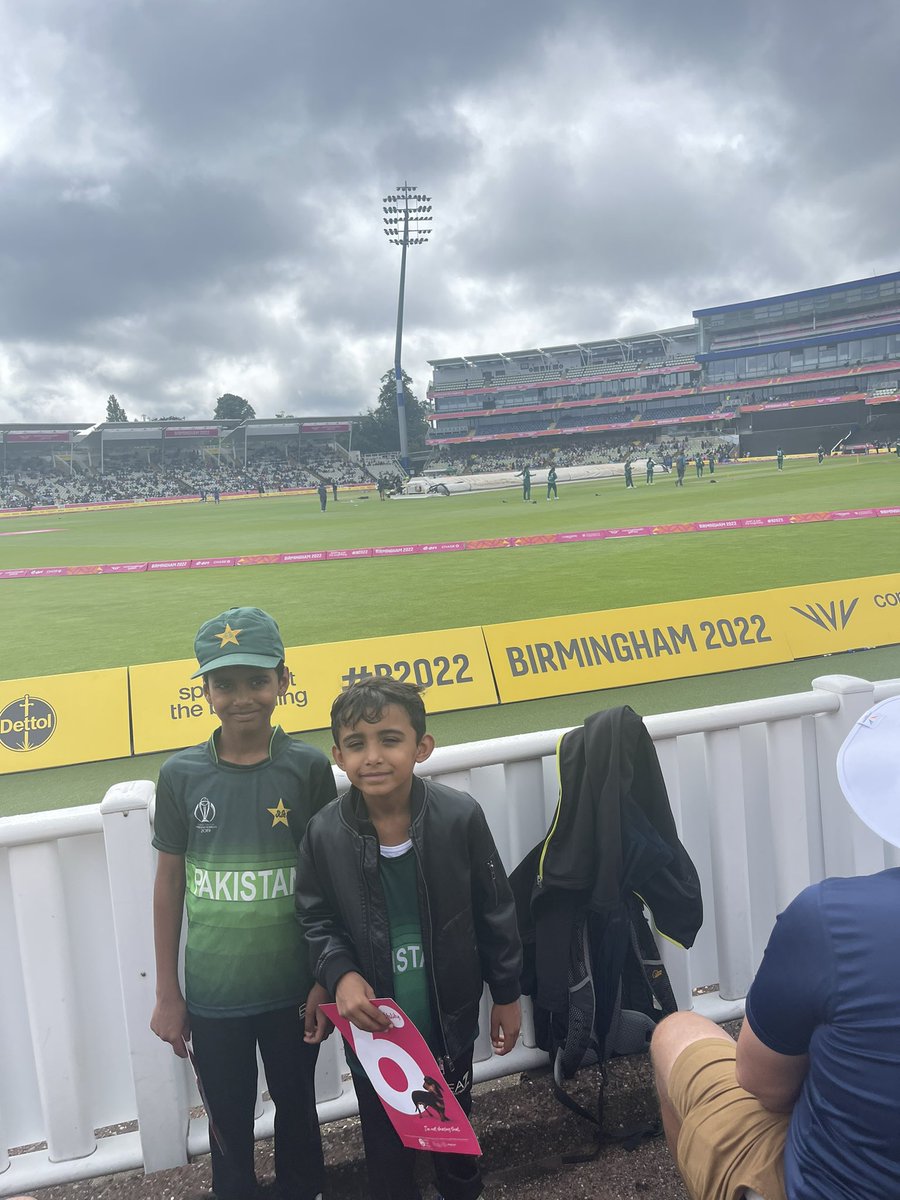 Supporting our girls kind of day <a href="/TheRealPCB/">Pakistan Cricket</a> <a href="/maroof_bismah/">Bismah Maroof</a> <a href="/imfatimasana/">Fatima Sana Khan</a> 
Pakistan v India