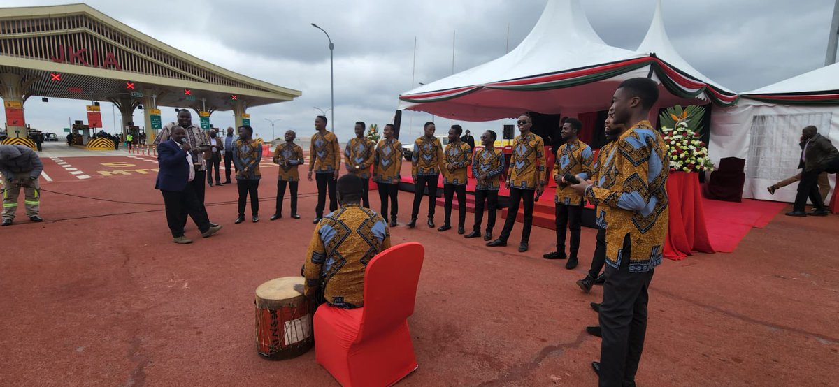 Thestar_chorale's tweet photo. PRESIDENTIAL STATE FUNCTION✨
We woke to a Presidential function at JKIA this morning😎
Tupo Site!🔥
#presidentialfunction
#music
#peace
#thestarchorale https://t.co/euPEpw65FC
