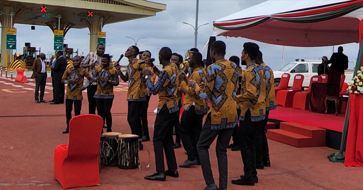 Thestar_chorale's tweet photo. PRESIDENTIAL STATE FUNCTION✨
We woke to a Presidential function at JKIA this morning😎
Tupo Site!🔥
#presidentialfunction
#music
#peace
#thestarchorale https://t.co/euPEpw65FC
