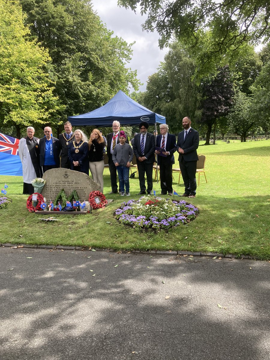 CllrBentham's tweet photo. Honored to be at Agecroft Cemetery as we remember the crew of the Lancaster Bomber that crashed in Pendlebury on 30th July 1944. https://t.co/AjZ9dW9O1m