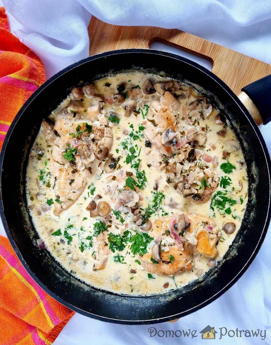 DomowePotrawy's tweet photo. KURCZAK W SOSIE ŚMIETANOWYM Z PIECZARKAMI 😋
https://t.co/PoFhifjVVr
#DomowePotrawy #przepis #obiad #recipes #blogkulinarny https://t.co/5RADJl5ezm