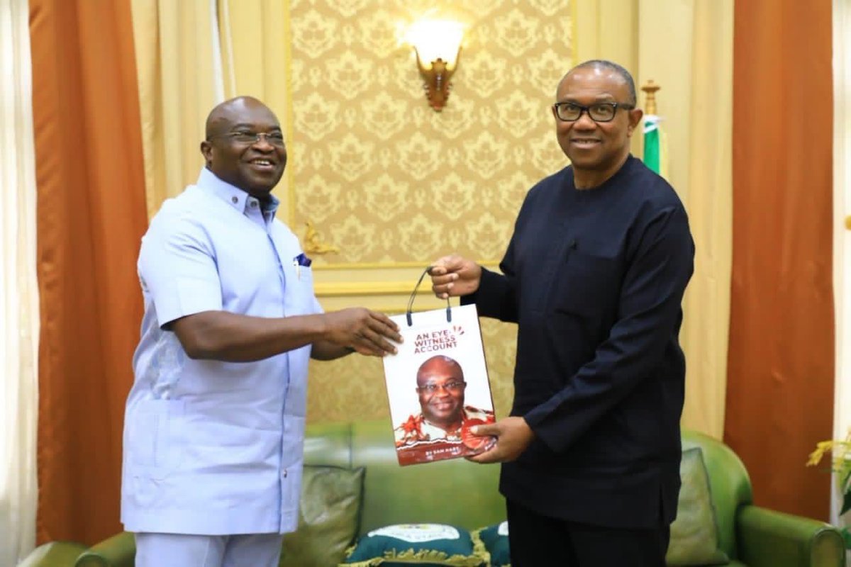 IkpeazuOkezie's tweet photo. Recently, I received my brother HE Peter Obi in Abia State. 

From all indications, @PeterObi, is an emerging force who connects seamlessly with our youth &amp; whose message resonates with many. He's a man that can't be wished away by anyone.

Great personality! https://t.co/ZZahUolcuY