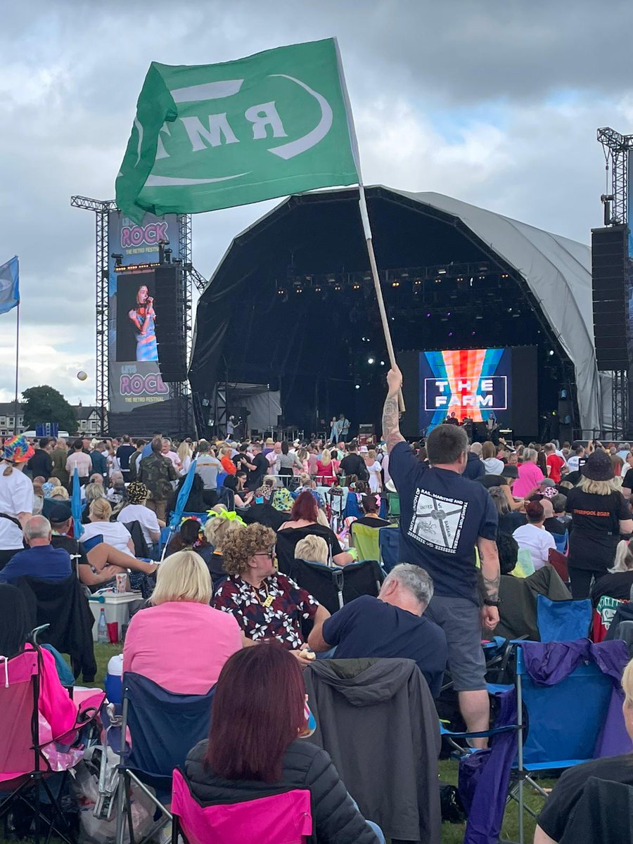 BilkoMull's tweet photo. @PoliticsJOE_UK @TheFarm_Peter Thanks for the shout out yesterday Peter I was the Dingle lad with my RMT flag. Made my day mate. https://t.co/yz5e31KqJW