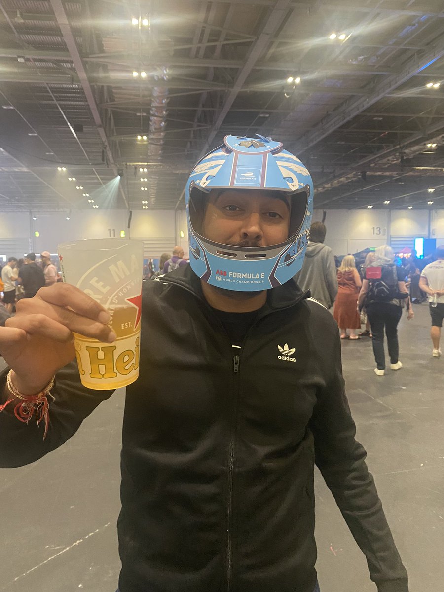 SedgwickTony's tweet photo. #LondonEprix Happy Birthday shoutout to my boy @NikhilKalhan92 enjoying his day in his helmet https://t.co/MDZlK8vAqP