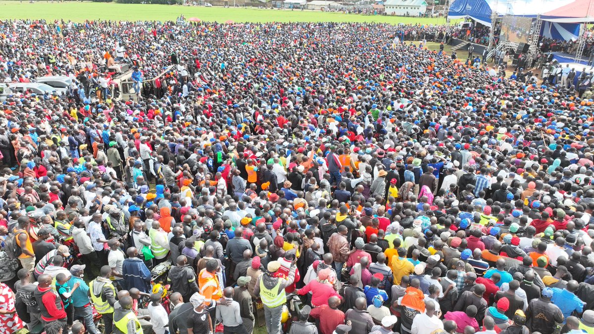 TheODMparty's tweet photo. Thousands of Eldoret residents turned out in their numbers to welcome PL ⁦@RailaOdinga⁩, Mama ⁦@MarthaKarua⁩ and the entire Azimio la Umoja brigade to Huruma grounds for a massive campaign rally #AzimioInRift https://t.co/F5GulMrpP5