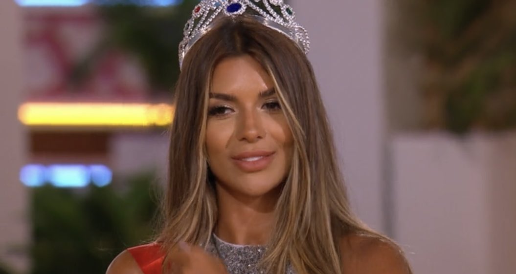 cinemanyas's tweet photo. ekin-su is going to be SO famous when she leaves the villa omg #LoveIsland https://t.co/ge2WWJYTjw