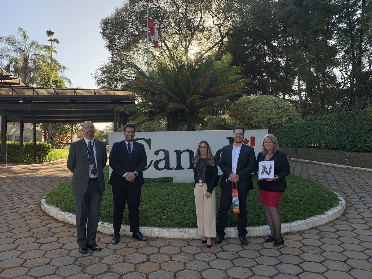 Nous étions ravis de recevoir des représentants de <a href="/NutrienAgRetail/">Nutrien Ag Solutions</a> <a href="/NutrienLTD/">Nutrien</a> à l’Ambassade du 🇨🇦 au 🇧🇷. Cette société Saskatchewannaise continue son expansion au 🇧🇷 ce qui crée de nombreux emplois aux 2 pays et consolide davantage nos liens commerciaux bilatéraux.
