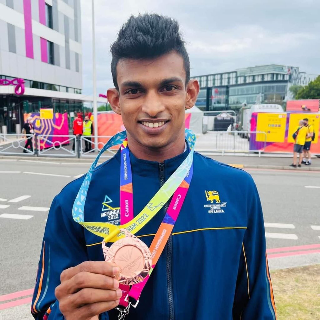 Molcapa's tweet photo. BRONZE MEDAL for Sri Lanka! 

Isuru wins Bronze Medal in Men's 55kg Weightlifting at 2022 Commonwealth Games.

Congratulations Isuru

🇱🇰 https://t.co/F6ICDIZFTU