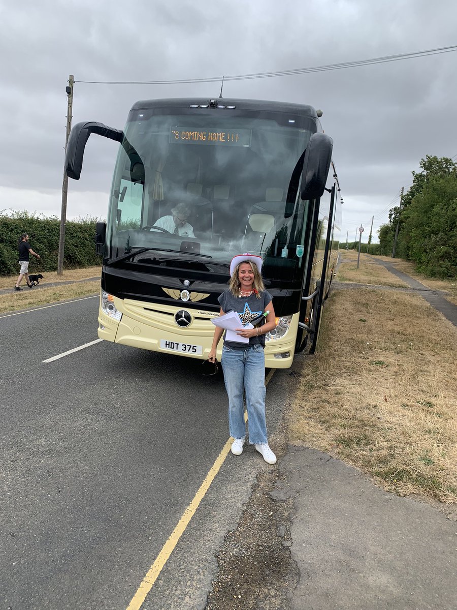 pchaloner's tweet image. And off we go ⚽️⚽️⚽️ @Lionesses and Cambridge City Girls @CambridgeCityD1 😀
