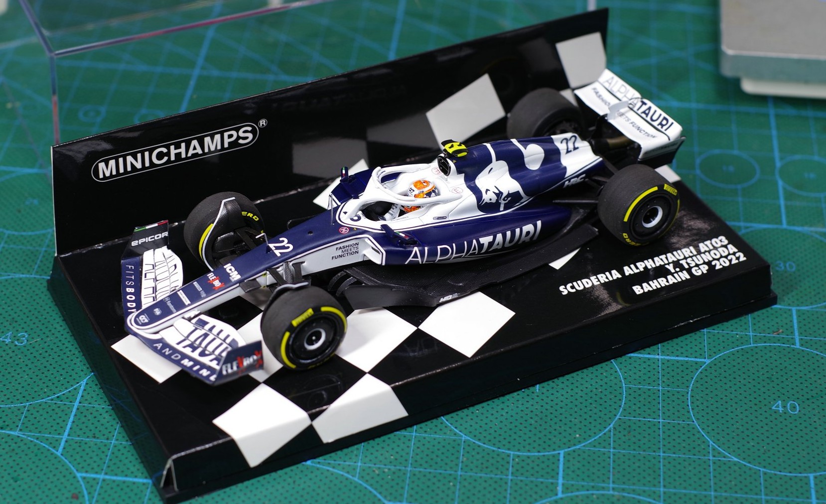 サイン入り】角田裕毅F1 ミニカー(1/43)F-1 新品 車 | stamayk.sch.id