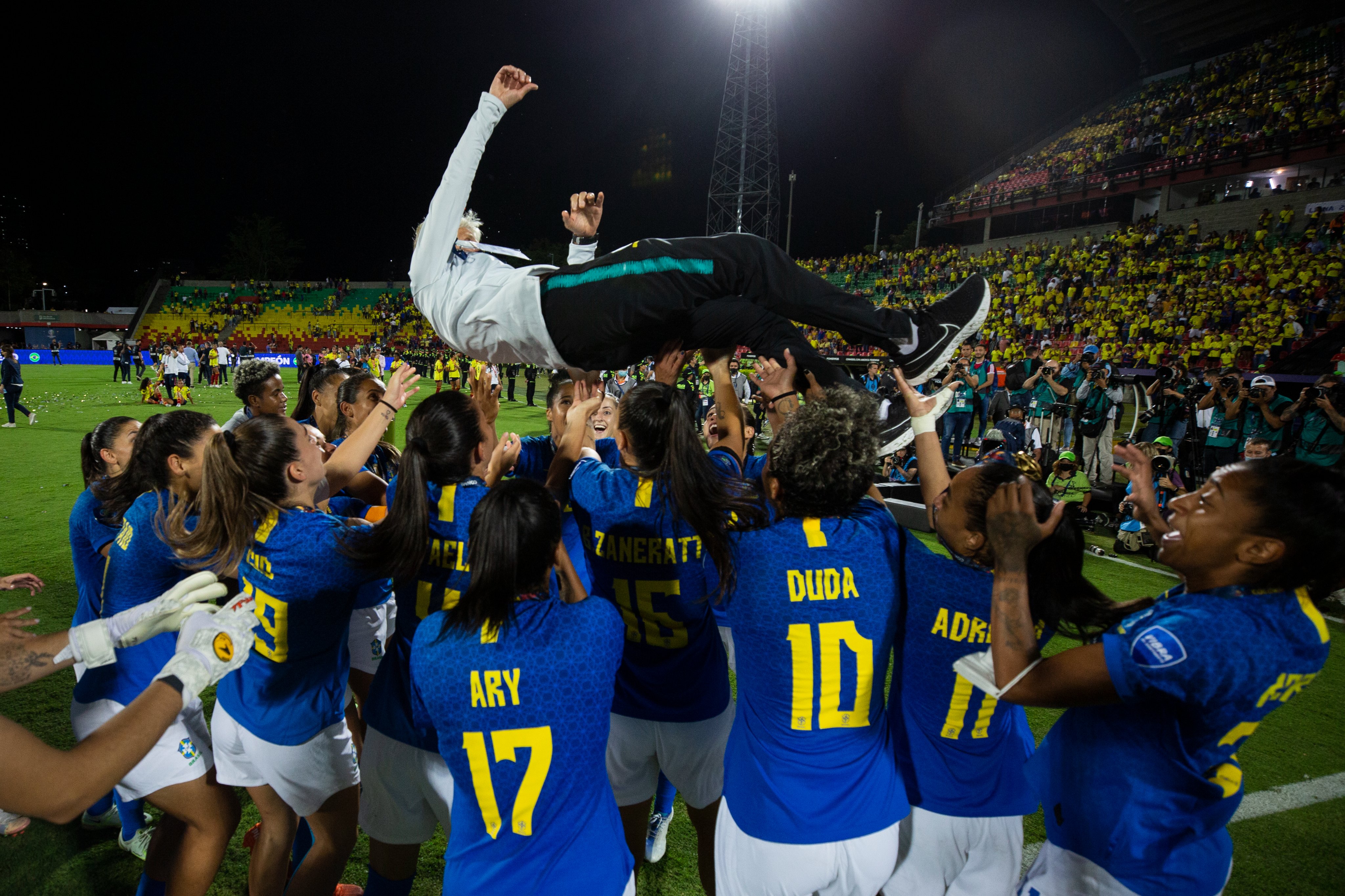 Seleção Feminina de Futebol on X: Bom dia, meu Brasil! 🇧🇷 Hoje tem  #GuerreirasDoBrasil em campo pelo segundo jogo do Torneio Internacional de  Futebol Feminino! Deixe sua mensagem positiva nos comentários e