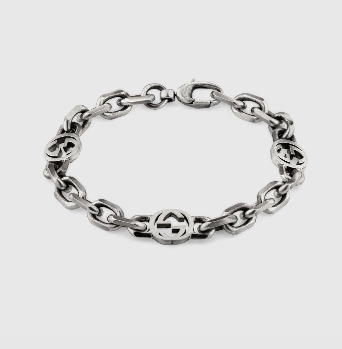 cclodye's tweet photo. idk why but for some reasons bible and build collection of interlocking g jewelleries from gucci is so intimate to me. https://t.co/ehSxGwNmW9