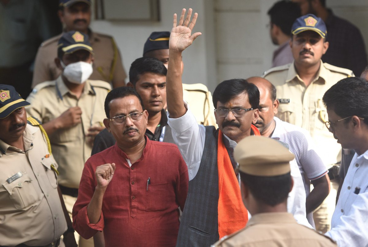 htTweets's tweet photo. #InPics | Sanjay Raut taken to ED office by officials after searching his residence in Mumbai

(Photos by Satish Bate / Hindustan Times) https://t.co/uAFIn9W6aD