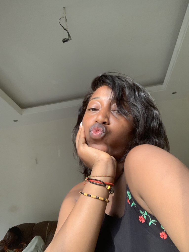 naomi_kendraa's tweet photo. On profite pour en faire un July dump #Juilletproduction https://t.co/vxF6Tt0N3y