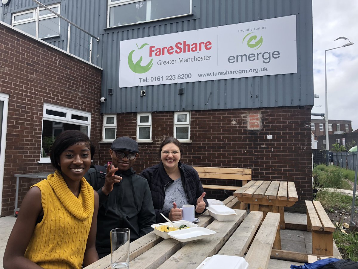 LucyDanger's tweet photo. Great day promoting @EMERGERecycling’s #RecycleYourElectricals #SmallWEEE @MCRMarkets #NewSmithfieldMarket Here are Jelena & Yemi delivering theirs in to us 🙌🏽 💚♻️ Lovely to share some food together too 😋 Thanks @jasonpalinchef 👏👏 We’re here again Sunday 7th & 14th #comedown https://t.co/wonfss5aF8