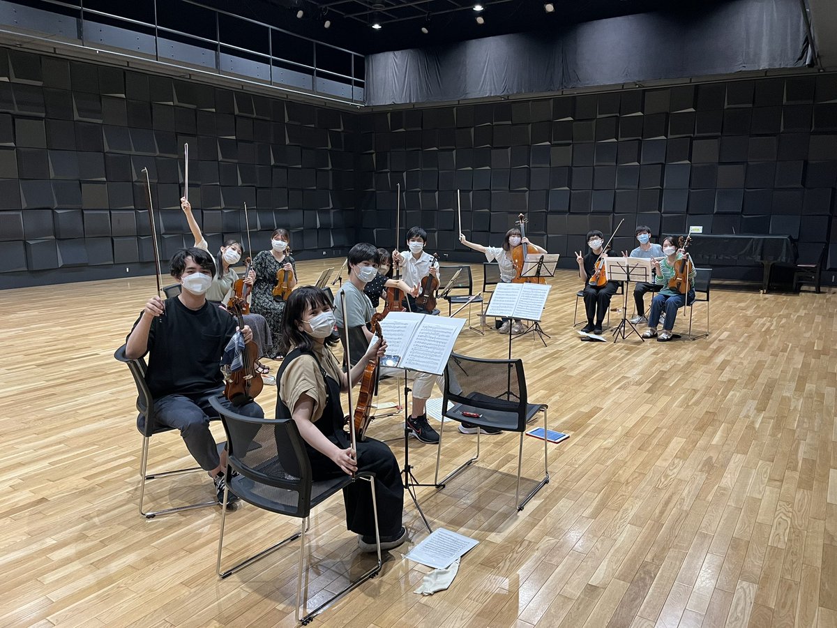 lecrin_quartet's tweet photo. 本日初回練習を行いました！
弦セレ、難しいですね…
ちなみにプログラムは弦セレだけはありません🫣
後日発表しますのでお楽しみに♪

#lecrin 
#福岡演奏会 https://t.co/v516C370yp
