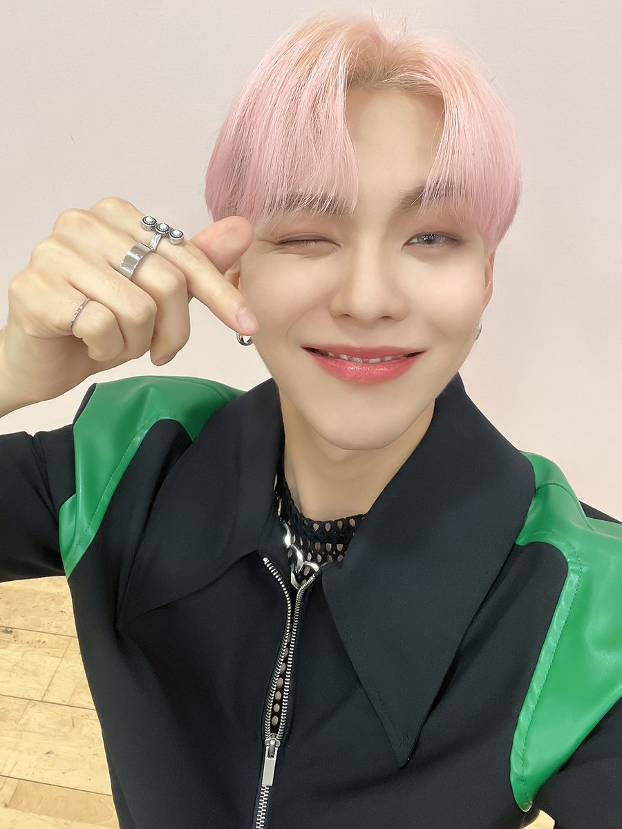 날씨 밉다. 버스킹 못해도 우리 팬분들 얼굴 봐찌롱😚

#우진영 #WOOJINYOUNG
#2nd_Mini_Album #DELICIOUS
#Delicious #여긴_너무_Delicious 😋