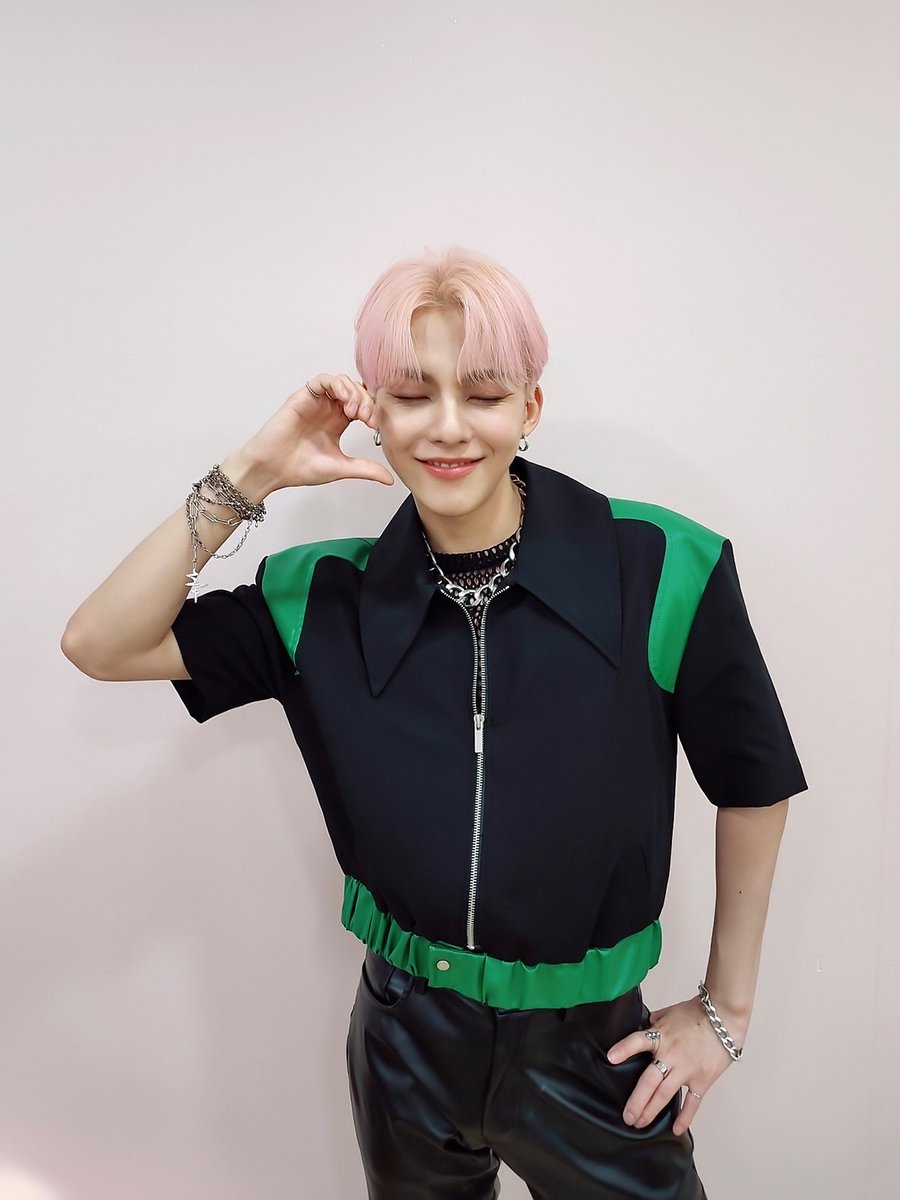 날씨 밉다. 버스킹 못해도 우리 팬분들 얼굴 봐찌롱😚

#우진영 #WOOJINYOUNG
#2nd_Mini_Album #DELICIOUS
#Delicious #여긴_너무_Delicious 😋