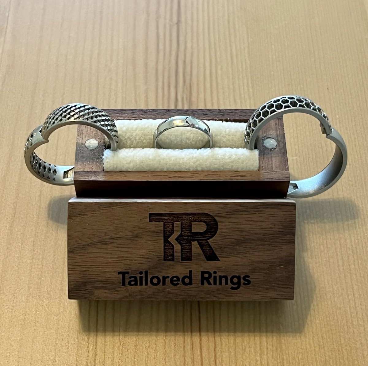 Tailored_Rings's tweet photo. Wedding bands that stand out! #hingedring #customband #3Dprinting https://t.co/xJrgiJ8CcI