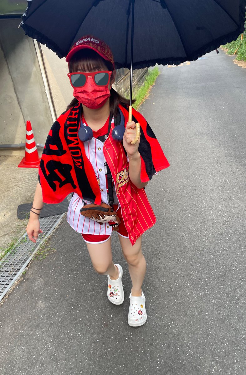 kanakoooo__0712's tweet photo. 今日の参戦服‼️( *¯ ꒳¯*)ムフフ
いつも載せるの参戦後で草
久々にこんなに短い…短パン履いた🤪
実はパノラマの時の水着席で履こうと買った赤ジャージwwww
#ももフェス
#MONOFEST
#ももいろクローバーZ
#ももクロ
#夏バカ https://t.co/9OWl3JAj6O