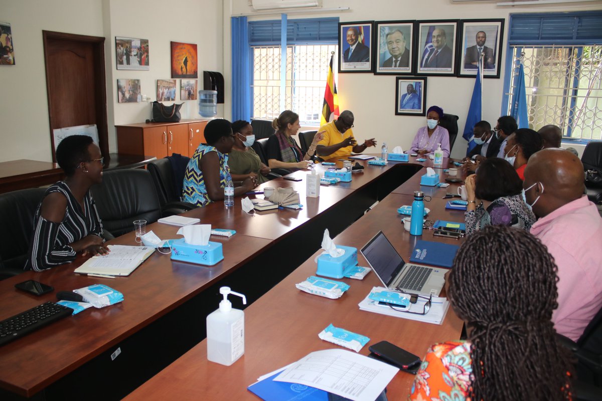 IOM_Uganda's tweet photo. Thank you, Deputy Director General, for coming to help advance the #ClimateChangeMigration agenda.  An absolute honour, too, for @IOM_Uganda  staff to sit, eat &amp; talk @UNmigration  with you up-close.
@AbdikerM @SanusiTejan @RomNGUESSAN @mirasimovska @KajjaVi @bobrwa @BrendaAkia https://t.co/5T76AoofiV