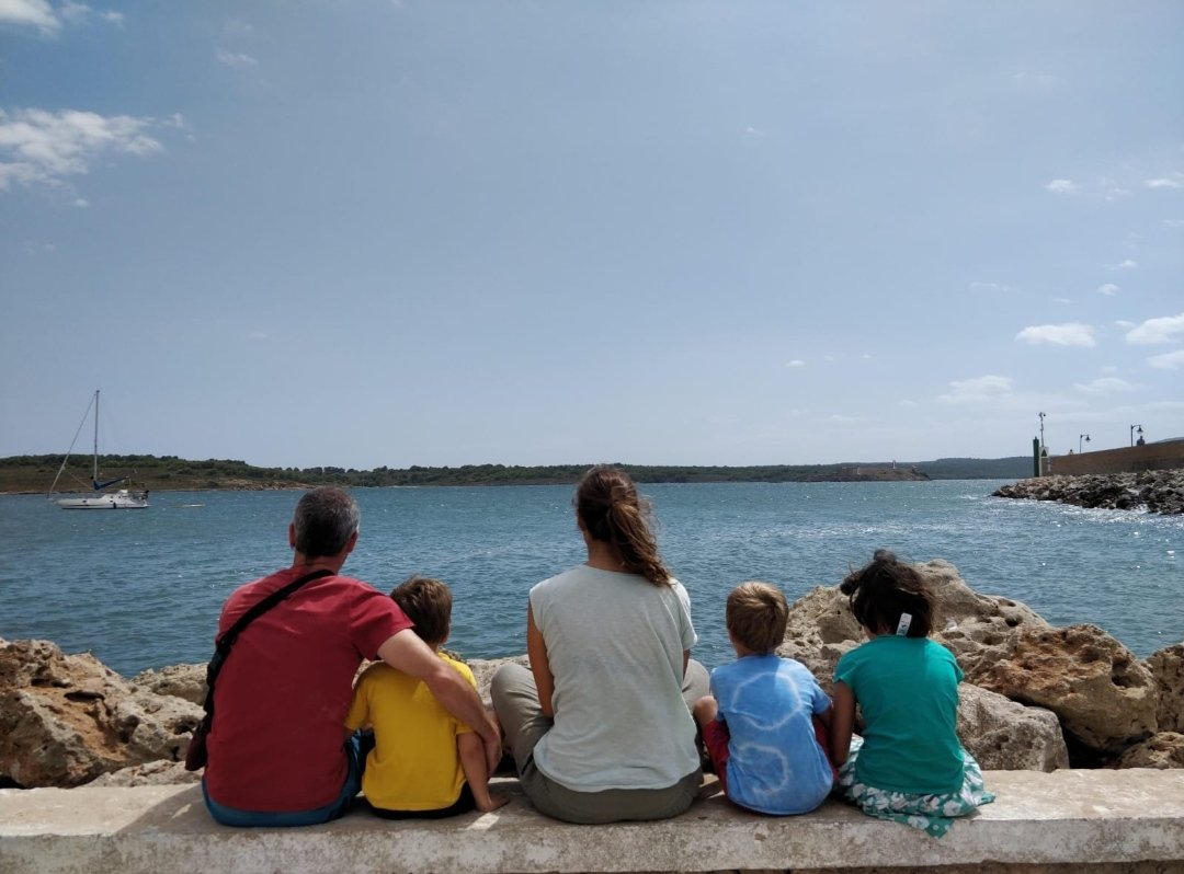 Fa tres anys, la <a href="/nurimadsal/">nuri madeo salva</a>, els nens i jo vam decidir instal·lar el campament base a #Menorca

Des d'avui, si necessiteu res, ens trobareu a l'#Empordà, a Can Font, però aviseu abans perquè no deixarem d'anar a allá on poguem ajudar a aplicar #agriculturaregenerativa

Seguim 💚