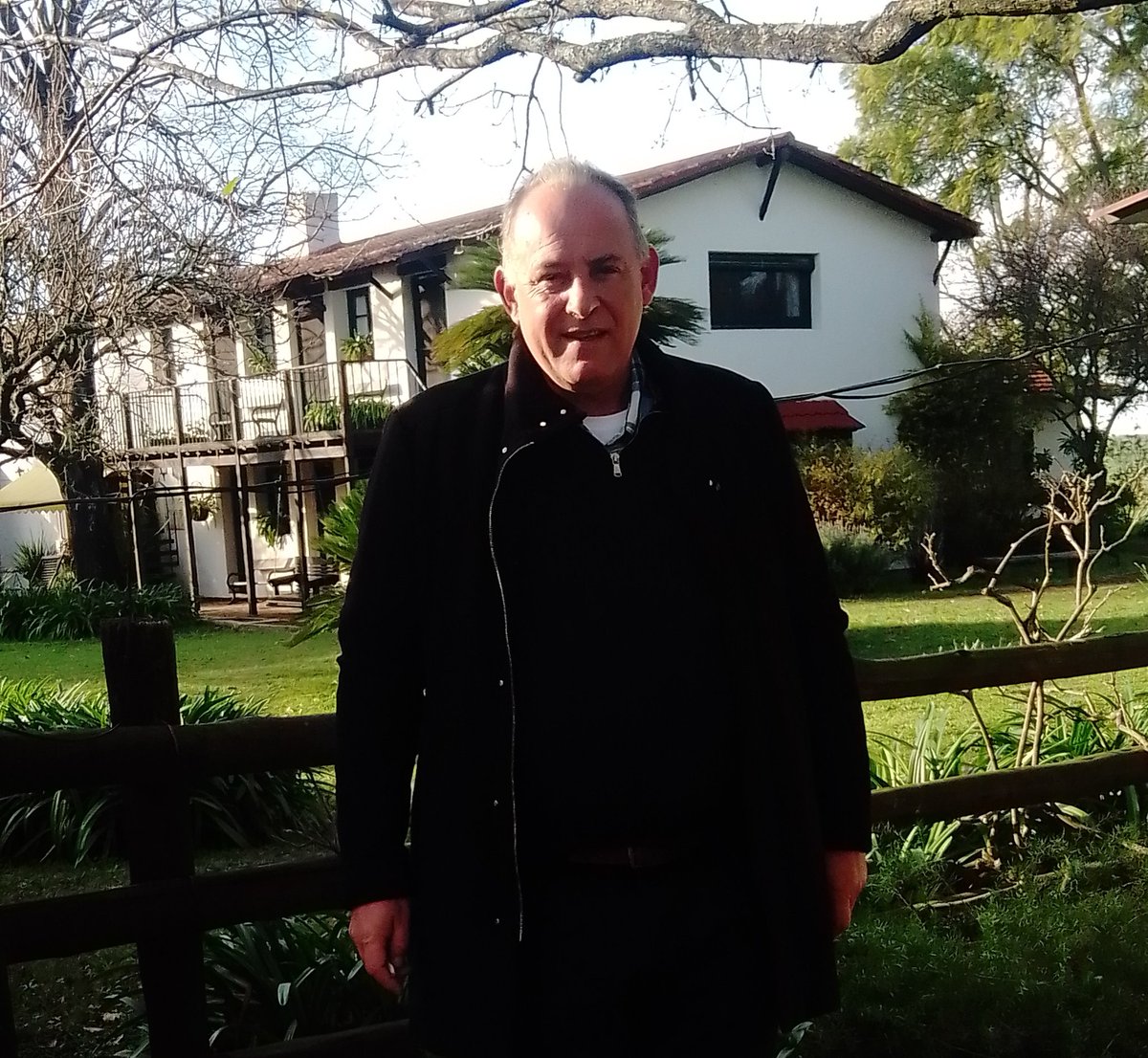 roquebaudean's tweet photo. Visitamos la Estancia turística La Paz, la cual fué pionera, y sigue dando motivos para visitar y hacer honor a su nombre. Felicitaciones y agradecimiento a su propietaria, Anne, quien ha tenido mucho que ver, en el éxito y desarrollo del turismo rural de nuestro país. https://t.co/4ABe2lH131