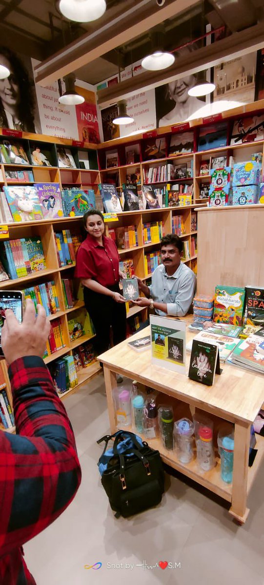 Ombookshops's tweet photo. Some snippets from the book signing event. It was a wonderful to have #LockdownLove author @rksingh4971 at our book store to sign the book. Get your copy now at Kurla, Mumbai store.

@ajaymago 

Get yours- https://t.co/QfdBESM0OG

#ombookshop #ombooksinternational 
#booksigning https://t.co/seAdieIuuH