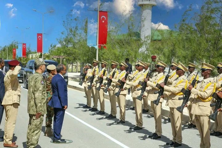 TheDailySomalia's tweet photo. President @HassanSMohamud attended graduation ceremony at the Turkish military academy. #TurkiSom #Mogadishu https://t.co/JLE5uPYo5G