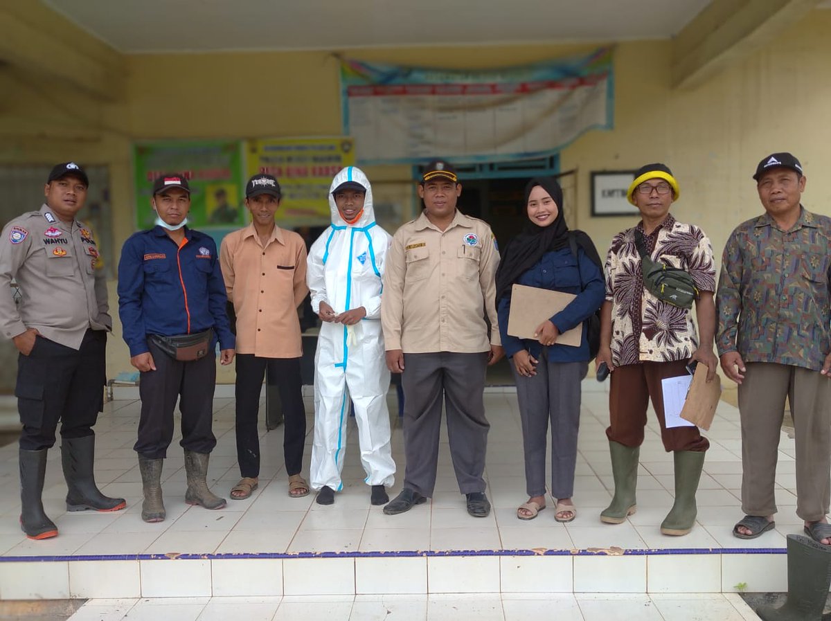 Mustofa_VET's tweet photo. Vaksinasi PMK (Penyakit Mulut dan Kuku) untuk Sapi di Desa Bina Karsa, Kecamatan Mesuji Makmur, OKI. https://t.co/HtyWQd9Sfj
