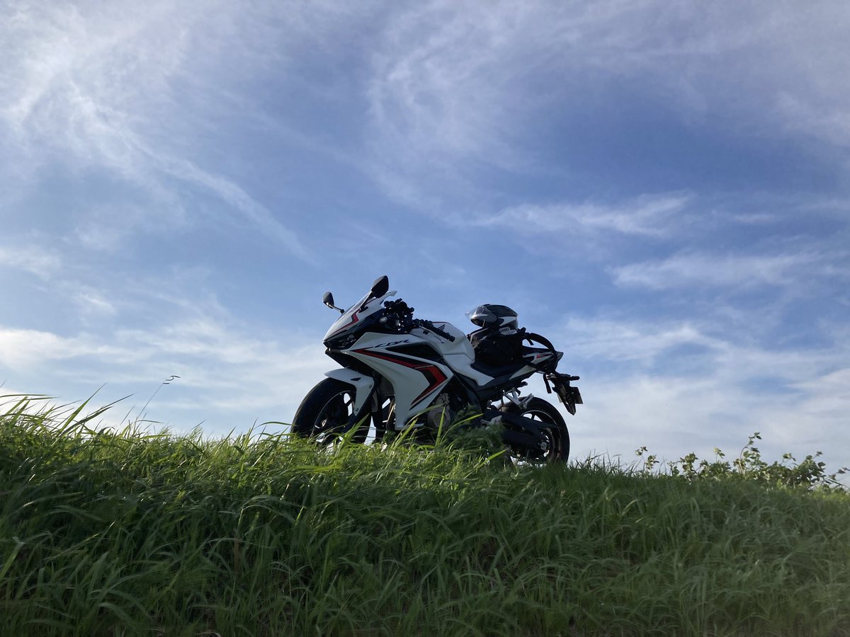 pei_3981's tweet photo. 名前:ぺい
年齢:22 
身長:170
性別:男
地域:埼玉
車種:CBR400R (NC56)
好き:ロンツー
一言: 納車してから半年で1万キロ超えました。ディーラーにそのことを伝えたら仰天してしました。全然まだ初心者です。よろしくお願いします。 
#バイク乗りとして軽く自己紹介
#バイク乗りと繋がりたい 
#CBR400R https://t.co/7I6rfCLkb2