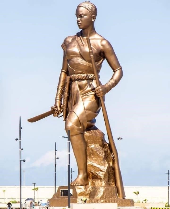 Nihumedia's tweet photo. This 78ft statue of Queen Tassi Hangbe who instituted the legendary Dahomey Amazons.

It was unveiled earlier today as part of Benin Republic’s independence celebration culminating in the anniversary on August 1. https://t.co/EtZkz72s07