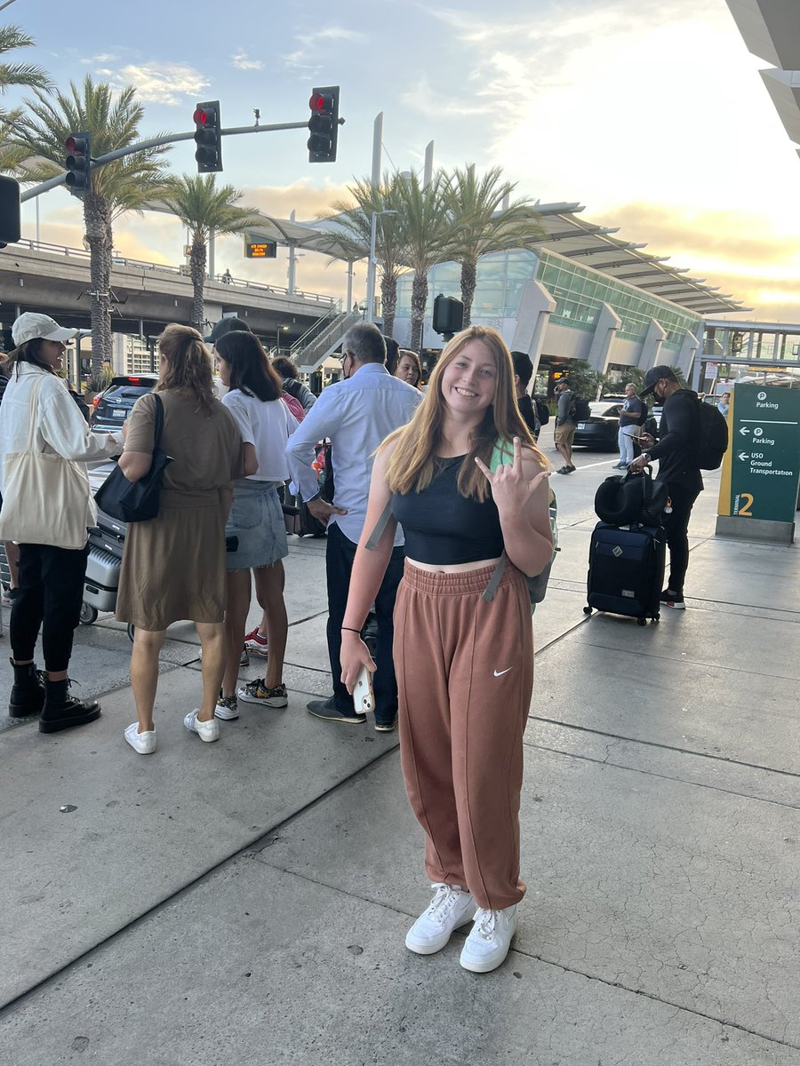Throw1hard's tweet photo. I have worked hard this summer to center and strengthen my mind and body.   I am so excited to be in California at the PGF and competing against the best.  It’s our time now to make some noise.  I plan on throwing 🔥🔥🌪🌪. @ExtraInningSB @Los_Stuff @EliteFusetti @IHartFastpitch https://t.co/xDusyJAXnI