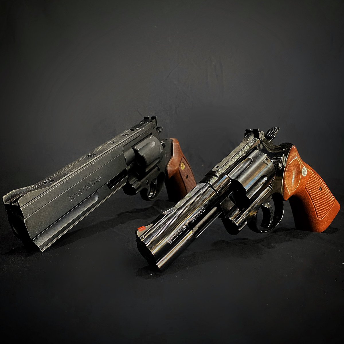ArmoryTm's tweet photo. 8月6日の16時〜リボルバー戦やります。
と言う事で中の人もM29とコンストリクターを軍拡しました〜！
撃ち合うのも良し！
うんちく語るのも良し‼︎
楽しみましょう😊 https://t.co/2rPsVFCviQ