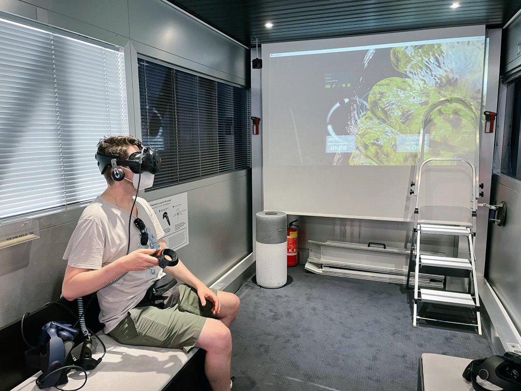 Eine VR Reise durch die pflanzliche Zelle im <a href="/InnoTruck/">InnoTruck</a>. Habe mich leider etwas hinter den Mitochondrien verlaufe 🙃.
