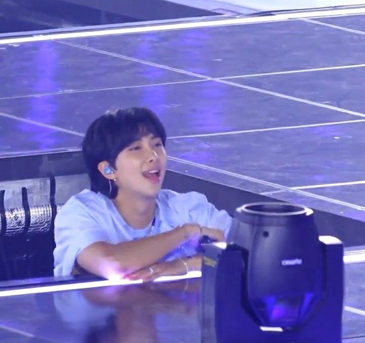 serenityrkive's tweet photo. Namjoon and his happy lil' dance

─A needed thread for serotonin boost♡ https://t.co/oqSootwdKV
