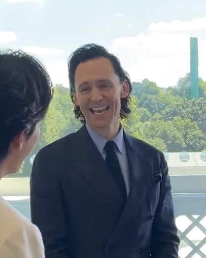 Good morning beeps 🌞🍀🪷🥰 A Beautiful day for a beautiful sunshine smile #TomHiddleston #Wimbledon2022