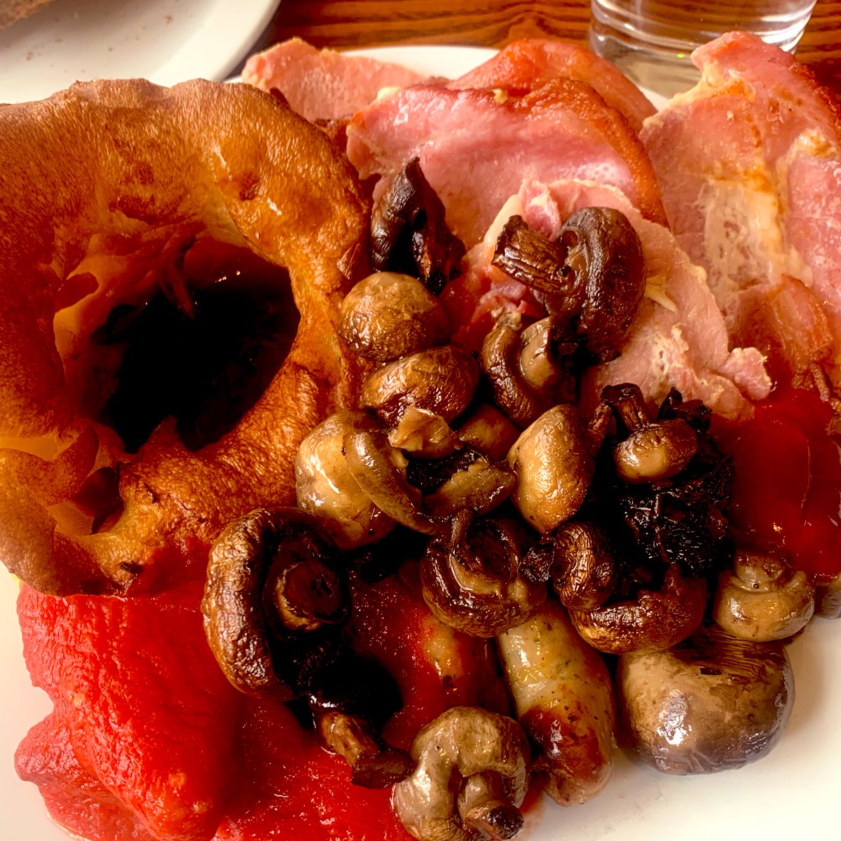 Just waiting for eggs… it’s a bit busy this morning.. <a href="/tobycarvery/">Toby Carvery</a> #SNR15E #greatfood #supper.