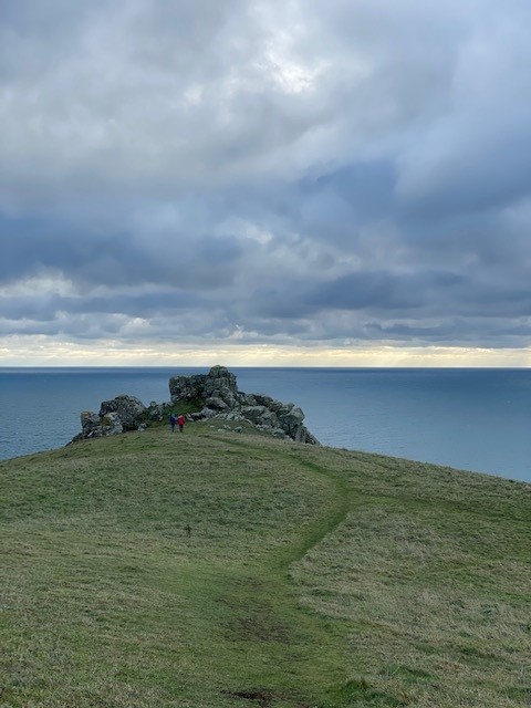 Racheltregray's tweet photo. Early morning walks are the best, especially on the Lizard. #costalliving #coastalwalk #cornwall #holiday #perfectview #ilovecornwall  #visitcornwall #luxuryselfcatering #cornishluxury #walkingcornwall #cornwallbeach #explorecornwall#southwestcostalpath #couples https://t.co/IQjpNsymVf