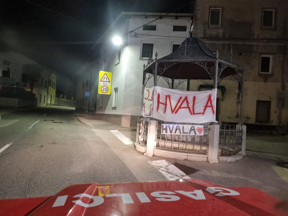aandrejt's tweet photo. Zaključen hektični dan pod Trsteljem. Pohvala vsem gasilcem in gasilkam za opravljeno delo. Rane in žulji se bodo zacelil (peš naredil 34km), spomini bodo ostali za vedno. Preživeli ognjene preskoke Hvala vsem, ki ste bili v mislih, kot tudi izjemnim ljudem, otrokom po vaseh. 💛 https://t.co/xEwRLVSO3M